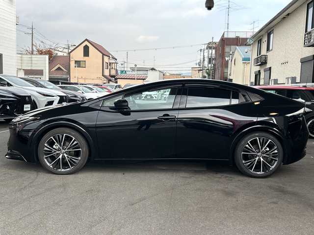 トヨタ プリウス Z 京都府 2023(令5)年 1万km アティチュードブラックマイカ 純正12.3インチディスプレイナビ/フルセグテレビ/アラウンドビューモニター/Miracast/ワイヤレス充電/Bluetooth/デジタルインナーミラー/メモリーパワーシート/シートヒーター＆ベンチレーション/ステアリングヒーター/トヨタセーフティーセンス/アドバンスドパーク/ブラインドスポットモニター/クリアランスソナー/プリクラシュセーフティー/リヤクロストラフィックアラート/ロードサインアシスト/レーダークルーズコントロール/プロアクティブドライビングアシスト/ワンオーナー/禁煙車/ビルトインETC2.0/ウィンカーミラー/電動格納ミラー