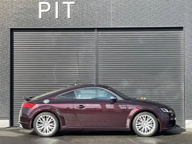 アウディ ＴＴＳクーペ ベースグレード 山梨県 2017(平29)年 1.2万km シラーズレッドメタリック Ａｕｄｉ　Ｅｘｃｌｕｓｉｖｅカラー　/Ｂ＆Ｏ　/灰革　/マトリクスＬＥＤ　/コンフォートＡ　/Ｐシート　/シートＨ　/デジタルメーター　/ＢＴ　/フルセグ　/Ｂカメラ　/クルコン　/Ａハイビーム　/スペアキー　/保証書