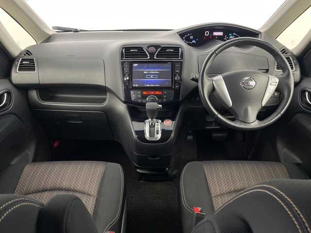 日産 セレナ HWS S HV Vセレ +Sefty Aセーフ 埼玉県 2015(平27)年 5.6万km ブリリアントホワイトパール フリップダウンモニター　/純正ナビ　/全方位カメラ　/両側パワースライドドア/クルーズコントロール/レーンキープアシスト　/衝突軽減ブレーキ　/横滑り防止措置　/ビルトインＥＴＣ　/ＬＥＤヘッドライト　/ウインカーミラー　/フォグ　/プッシュスタート　/スマートキー