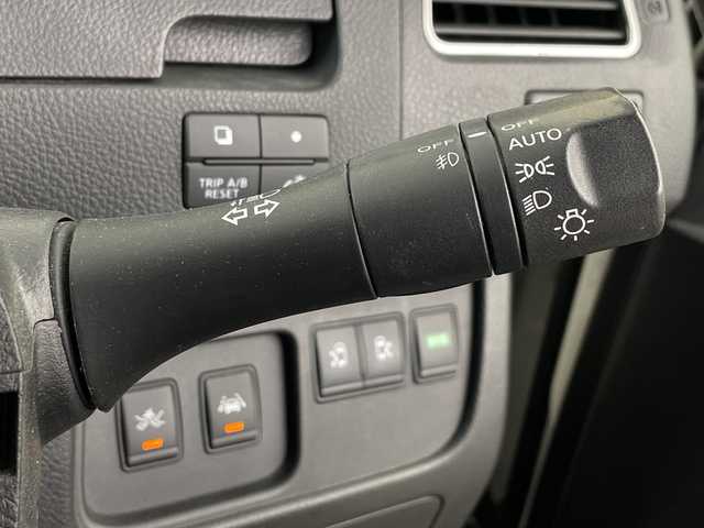 日産 セレナ HWS S HV Vセレ +Sefty Aセーフ 埼玉県 2015(平27)年 5.6万km ブリリアントホワイトパール フリップダウンモニター　/純正ナビ　/全方位カメラ　/両側パワースライドドア/クルーズコントロール/レーンキープアシスト　/衝突軽減ブレーキ　/横滑り防止措置　/ビルトインＥＴＣ　/ＬＥＤヘッドライト　/ウインカーミラー　/フォグ　/プッシュスタート　/スマートキー