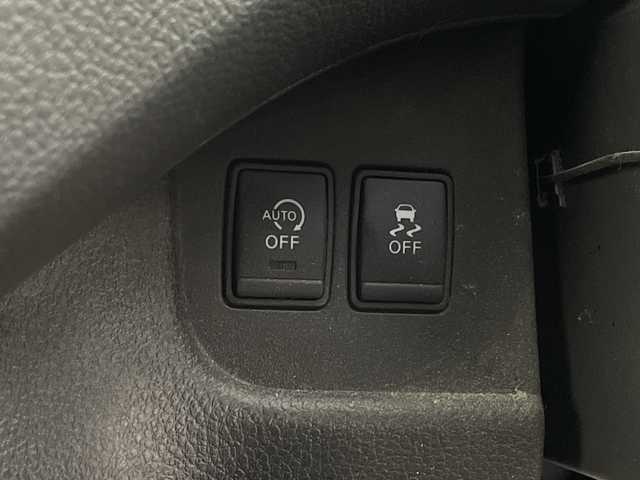 日産 セレナ HWS S HV Vセレ +Sefty Aセーフ 埼玉県 2015(平27)年 5.6万km ブリリアントホワイトパール フリップダウンモニター　/純正ナビ　/全方位カメラ　/両側パワースライドドア/クルーズコントロール/レーンキープアシスト　/衝突軽減ブレーキ　/横滑り防止措置　/ビルトインＥＴＣ　/ＬＥＤヘッドライト　/ウインカーミラー　/フォグ　/プッシュスタート　/スマートキー