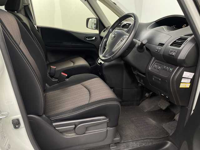 日産 セレナ HWS S HV Vセレ +Sefty Aセーフ 埼玉県 2015(平27)年 5.6万km ブリリアントホワイトパール フリップダウンモニター　/純正ナビ　/全方位カメラ　/両側パワースライドドア/クルーズコントロール/レーンキープアシスト　/衝突軽減ブレーキ　/横滑り防止措置　/ビルトインＥＴＣ　/ＬＥＤヘッドライト　/ウインカーミラー　/フォグ　/プッシュスタート　/スマートキー