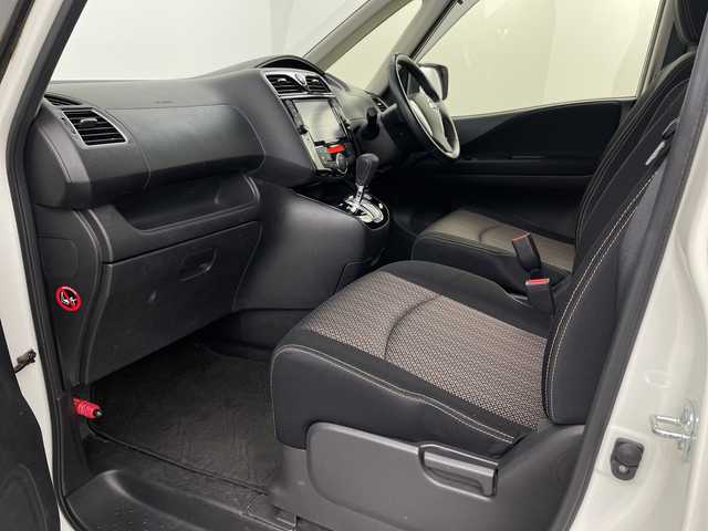 日産 セレナ HWS S HV Vセレ +Sefty Aセーフ 埼玉県 2015(平27)年 5.6万km ブリリアントホワイトパール フリップダウンモニター　/純正ナビ　/全方位カメラ　/両側パワースライドドア/クルーズコントロール/レーンキープアシスト　/衝突軽減ブレーキ　/横滑り防止措置　/ビルトインＥＴＣ　/ＬＥＤヘッドライト　/ウインカーミラー　/フォグ　/プッシュスタート　/スマートキー