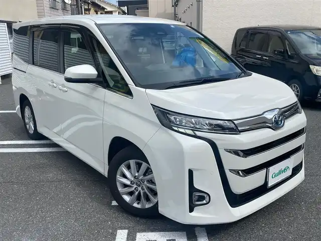 トヨタ ノア ハイブリッド Z 広島県 2023(令5)年 4.5万km ホワイトパールクリスタルシャイン /登録時走行距離/　　　　　　　44318キロ/ワンオーナー/純正ナビ/バックカメラ/地デジ視聴可/純正フリップダウンモニター/　　【V14T-R72R】/ハーフレザーシート/シートヒーター/クルーズコントロール/パワーバックドア/スペアキー×１/ビルトインETC/新車時整備手帳/　　【保証書】/取扱説明書/