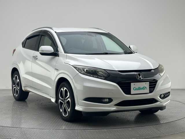 ホンダ ヴェゼル ハイブリッド Z 兵庫県 2015(平27)年 9.9万km ホワイトオーキッドパール 社外8インチメモリナビ(CD/DVD/フルセグ/Bluetooth)/バックカメラ/シートヒーター(D+N席)/電子パーキングブレーキ/ブレーキホールド/追従型クルーズコントロール/LEDヘッドライト/オートライト/フォグライト/ハーフレザーシート/ステアリングスイッチ/スマートキー/スペアキー/ETC