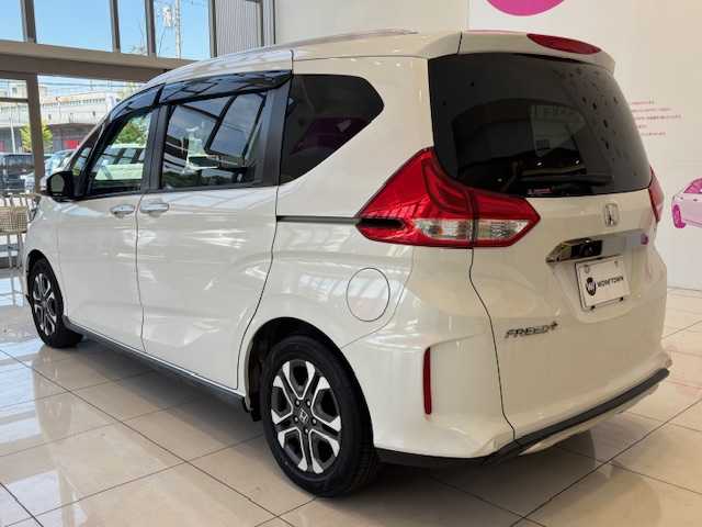 ホンダ フリード＋ クロスター ホンダセンシング 埼玉県 2019(令1)年 4.3万km プラチナホワイトパール ホンダセンシング/純正9インチSDナビ/　　CD/DVD/BT/フルセグ/USB/バックカメラ/両側パワースライドドア/レーダークルーズコントロール/LEDヘッドライト/ハーフレザーシート/シートヒーター/純正15インチアルミホイール/アイドリングストップ/プッシュスタート/スマートキー2本/ビルトインETC/禁煙車