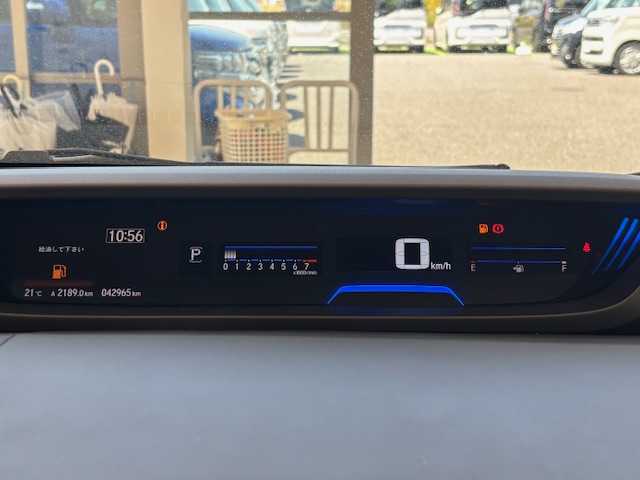 ホンダ フリード＋ クロスター ホンダセンシング 埼玉県 2019(令1)年 4.3万km プラチナホワイトパール ホンダセンシング/純正9インチSDナビ/　　CD/DVD/BT/フルセグ/USB/バックカメラ/両側パワースライドドア/レーダークルーズコントロール/LEDヘッドライト/ハーフレザーシート/シートヒーター/純正15インチアルミホイール/アイドリングストップ/プッシュスタート/スマートキー2本/ビルトインETC/禁煙車
