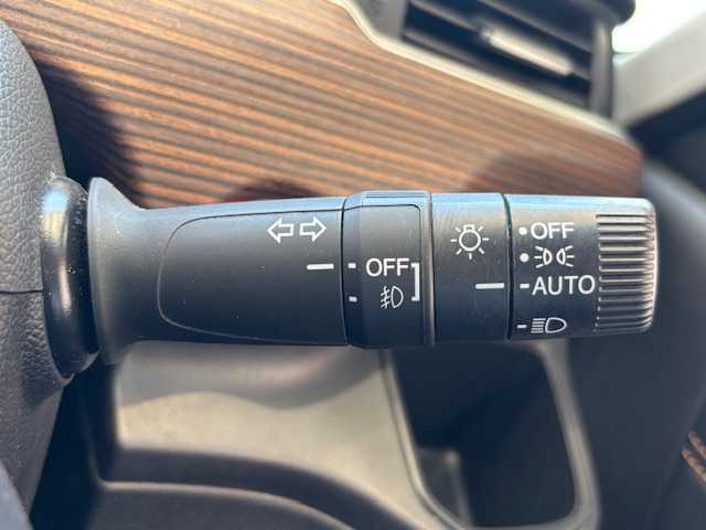 ホンダ フリード＋ クロスター ホンダセンシング 埼玉県 2019(令1)年 4.3万km プラチナホワイトパール ホンダセンシング/純正9インチSDナビ/　　CD/DVD/BT/フルセグ/USB/バックカメラ/両側パワースライドドア/レーダークルーズコントロール/LEDヘッドライト/ハーフレザーシート/シートヒーター/純正15インチアルミホイール/アイドリングストップ/プッシュスタート/スマートキー2本/ビルトインETC/禁煙車