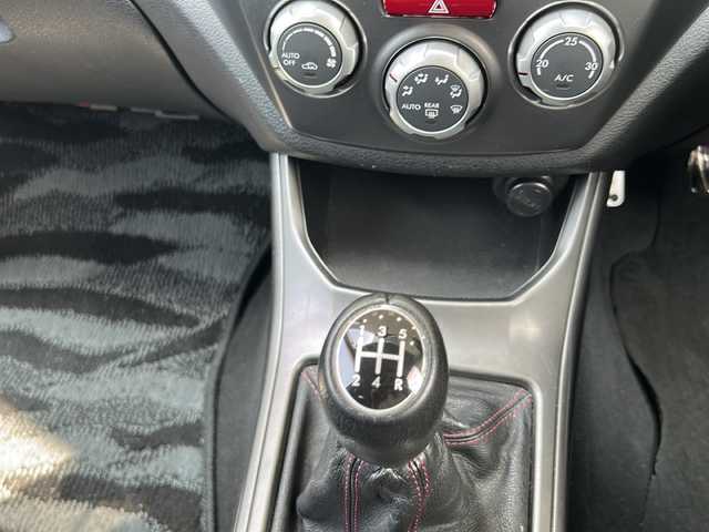 スバル インプレッサ 2．0GT 愛知県 2011(平23)年 15.6万km オブシディアンブラックパール 登録時155421Km/社外7インチメモリナビ/(ワンセグTV/DVD/AUX)/クルーズコントロール/ドラレコ前/革巻きステアリング/社外17インチAW(O・Z RACING)/社外マフラー(HKS)/社外強化クラッチ/ETC/スマートキー/(スペアキー×1)/取説/保証書