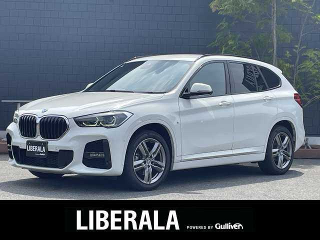 ＢＭＷ Ｘ１ xDrive 18d Mスポーツ 滋賀県 2022(令4)年 2.3万km アルピンホワイトⅢ コンフォートパッケージ/・スライディングリヤシート/・ワイヤレスチャージング/・Mシートベルト/アドバンスドアクティブセーフティパッケージ/・ドライビングアシストプラス/・アクティブクルーズコントロール/ドライビングアシスト/・レーンディパーチャーウォーニング/・前車接近警告機能/・衝突回避被害軽減ブレーキ/ハーフレザーシート /オートマチックテールゲート/純正HDDナビ(USB/BT)/ルームミラー内蔵ETC/パワーシート(D/N席)/コンフォートアクセス/オートライトシステム/LEDヘッドライト/レインセンサー/自動防眩ドアミラー/パーキングアシスト/・パークディスタンスコントロール/・パーキングアシスト(縦列)/・リヤビューカメラ(予想進路表示機能付)/ライトパッケージ/・アンビエントライト/・リーディングライト/・照明付バニティミラー/・フロントフットウェルライト/・リヤフットウェルライト/ストレージパッケージ/・12V電源ソケット/・Type-C対応USBソケット/・シートバック収納/・収納ネット/純正18インチAW/純正フロアマット/取扱説明書/保証書/スペアキー