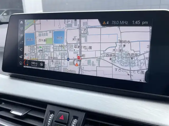 ＢＭＷ Ｘ１ xDrive 18d Mスポーツ 滋賀県 2022(令4)年 2.3万km アルピンホワイトⅢ コンフォートパッケージ/・スライディングリヤシート/・ワイヤレスチャージング/・Mシートベルト/アドバンスドアクティブセーフティパッケージ/・ドライビングアシストプラス/・アクティブクルーズコントロール/ドライビングアシスト/・レーンディパーチャーウォーニング/・前車接近警告機能/・衝突回避被害軽減ブレーキ/ハーフレザーシート /オートマチックテールゲート/純正HDDナビ(USB/BT)/ルームミラー内蔵ETC/パワーシート(D/N席)/コンフォートアクセス/オートライトシステム/LEDヘッドライト/レインセンサー/自動防眩ドアミラー/パーキングアシスト/・パークディスタンスコントロール/・パーキングアシスト(縦列)/・リヤビューカメラ(予想進路表示機能付)/ライトパッケージ/・アンビエントライト/・リーディングライト/・照明付バニティミラー/・フロントフットウェルライト/・リヤフットウェルライト/ストレージパッケージ/・12V電源ソケット/・Type-C対応USBソケット/・シートバック収納/・収納ネット/純正18インチAW/純正フロアマット/取扱説明書/保証書/スペアキー