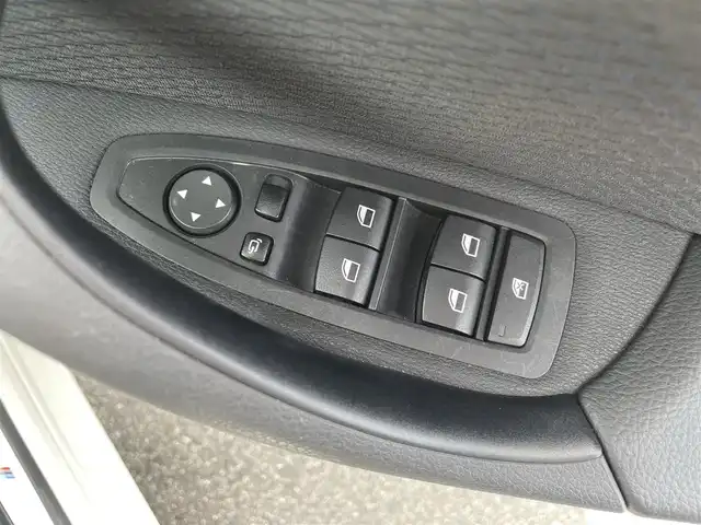 ＢＭＷ Ｘ１ xDrive 18d Mスポーツ 滋賀県 2022(令4)年 2.3万km アルピンホワイトⅢ コンフォートパッケージ/・スライディングリヤシート/・ワイヤレスチャージング/・Mシートベルト/アドバンスドアクティブセーフティパッケージ/・ドライビングアシストプラス/・アクティブクルーズコントロール/ドライビングアシスト/・レーンディパーチャーウォーニング/・前車接近警告機能/・衝突回避被害軽減ブレーキ/ハーフレザーシート /オートマチックテールゲート/純正HDDナビ(USB/BT)/ルームミラー内蔵ETC/パワーシート(D/N席)/コンフォートアクセス/オートライトシステム/LEDヘッドライト/レインセンサー/自動防眩ドアミラー/パーキングアシスト/・パークディスタンスコントロール/・パーキングアシスト(縦列)/・リヤビューカメラ(予想進路表示機能付)/ライトパッケージ/・アンビエントライト/・リーディングライト/・照明付バニティミラー/・フロントフットウェルライト/・リヤフットウェルライト/ストレージパッケージ/・12V電源ソケット/・Type-C対応USBソケット/・シートバック収納/・収納ネット/純正18インチAW/純正フロアマット/取扱説明書/保証書/スペアキー