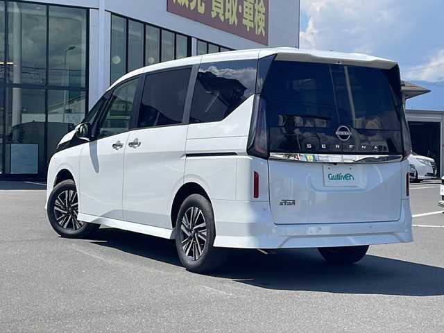 日産 セレナ ハイウェイスター V 長野県 2025(令7)年 0.1千km プリズムホワイト NissanConnect12.3インチメモリナビ/FM・AM・フルセグTV・Bluetooth/AppleCarPlay対応/アラウンドビューモニター/プロパイロット（ナビリンク機能付き）/ハンズフリーオートスライドドア/インテリジェントルームミラー/ブラインドスポットモニター/オートマチックハイビーム/衝突被害軽減ブレーキ/両側パワースライドドア/前後コーナーセンサー/ステアリングヒーター/前席シートヒーター/アイドリングストップ/LEDヘッドライト/電動パーキング/プッシュスタート/オートホールド/スマートキー/パドルシフト/オートライト/フォグランプ/スペアキー/ETC2.0