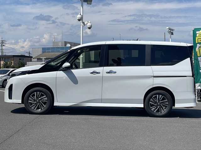 日産 セレナ ハイウェイスター V 長野県 2025(令7)年 0.1千km プリズムホワイト NissanConnect12.3インチメモリナビ/FM・AM・フルセグTV・Bluetooth/AppleCarPlay対応/アラウンドビューモニター/プロパイロット（ナビリンク機能付き）/ハンズフリーオートスライドドア/インテリジェントルームミラー/ブラインドスポットモニター/オートマチックハイビーム/衝突被害軽減ブレーキ/両側パワースライドドア/前後コーナーセンサー/ステアリングヒーター/前席シートヒーター/アイドリングストップ/LEDヘッドライト/電動パーキング/プッシュスタート/オートホールド/スマートキー/パドルシフト/オートライト/フォグランプ/スペアキー/ETC2.0