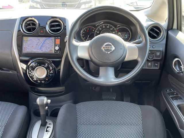 日産 ノート X DIG－S 愛知県 2012(平24)年 10.6万km ブリリアントホワイトパール (株)IDOMが運営する【じしゃロン名古屋鳴海店】の自社ローン専用車両になりますこちらは現金またはオートローンご利用時の価格です。自社ローンご希望の方は別途その旨お申付け下さい/登録時105719キロ/プッシュスタート/純正ナビ・TV/バックカメラ/ETC/社外15AW