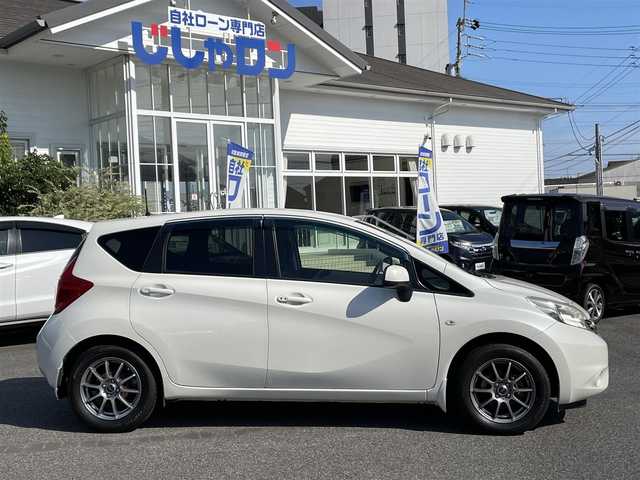 日産 ノート X DIG－S 愛知県 2012(平24)年 10.6万km ブリリアントホワイトパール (株)IDOMが運営する【じしゃロン名古屋鳴海店】の自社ローン専用車両になりますこちらは現金またはオートローンご利用時の価格です。自社ローンご希望の方は別途その旨お申付け下さい/登録時105719キロ/プッシュスタート/純正ナビ・TV/バックカメラ/ETC/社外15AW