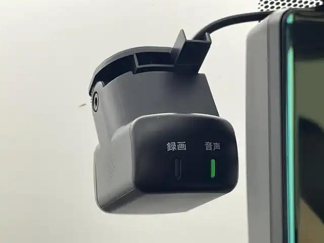 日産 キックス X 熊本県 2021(令3)年 5万km ラディアントレッド/ピュアブラック 2トーン 禁煙車　/純正ナビ（ＣＤ・ＤＶＤ・フルセグ・ＢＴ・ＳＤ・ＵＳＢ）/全周囲カメラ　/純正前方ドライブレコーダー　/ビルトインＥＴＣ　/レーダークルーズコントロール/前後クリアランスソナー　/前席シートヒーター　/ステアリングヒーター/プロパイロット/衝突軽減ブレーキ　/レーンキープアシスト/横滑り防止/ハーフレザーシート/オートホールド/純正フロアマット/純正17インチAW/オートライト/LEDヘッドライト/フォグランプ/スマートキー/プッシュスタート/保証書