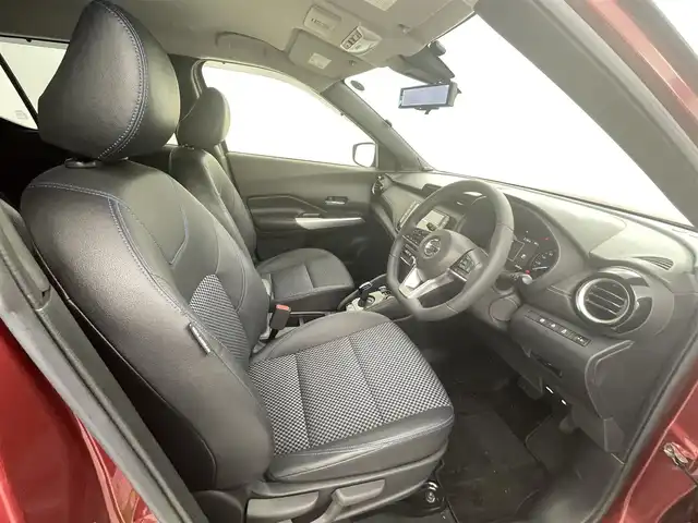 日産 キックス X 熊本県 2021(令3)年 5万km ラディアントレッド/ピュアブラック 2トーン 禁煙車　/純正ナビ（ＣＤ・ＤＶＤ・フルセグ・ＢＴ・ＳＤ・ＵＳＢ）/全周囲カメラ　/純正前方ドライブレコーダー　/ビルトインＥＴＣ　/レーダークルーズコントロール/前後クリアランスソナー　/前席シートヒーター　/ステアリングヒーター/プロパイロット/衝突軽減ブレーキ　/レーンキープアシスト/横滑り防止/ハーフレザーシート/オートホールド/純正フロアマット/純正17インチAW/オートライト/LEDヘッドライト/フォグランプ/スマートキー/プッシュスタート/保証書