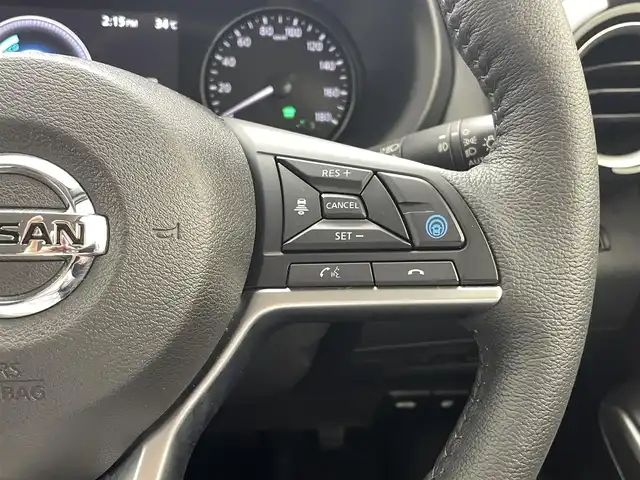 日産 キックス X 熊本県 2021(令3)年 5万km ラディアントレッド/ピュアブラック 2トーン 禁煙車　/純正ナビ（ＣＤ・ＤＶＤ・フルセグ・ＢＴ・ＳＤ・ＵＳＢ）/全周囲カメラ　/純正前方ドライブレコーダー　/ビルトインＥＴＣ　/レーダークルーズコントロール/前後クリアランスソナー　/前席シートヒーター　/ステアリングヒーター/プロパイロット/衝突軽減ブレーキ　/レーンキープアシスト/横滑り防止/ハーフレザーシート/オートホールド/純正フロアマット/純正17インチAW/オートライト/LEDヘッドライト/フォグランプ/スマートキー/プッシュスタート/保証書