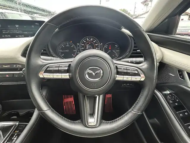 マツダ マツダ３セダン XD Lパッケージ 愛知県 2021(令3)年 3.9万km ソウルレッドクリスタルM スマートキー/プッシュスタート/純正ナビ/フルセグTV/BT/HDMI/BOSEサウンドシステム/全方位カメラ/ビルトインETC/純正18インチAW/レーダークルーズコントロール/クリアランスソナー /アイドリングストップ/ブラインドスポットモニター/ヘッドアップディスプレイ/レザーシート/メモリー付きパワーシート/前席シートヒーター /ハンドルヒーター /純正フロアマット/取説、保証書/スペアキー