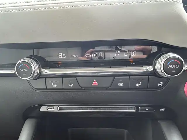 マツダ マツダ３セダン XD Lパッケージ 愛知県 2021(令3)年 3.9万km ソウルレッドクリスタルM スマートキー/プッシュスタート/純正ナビ/フルセグTV/BT/HDMI/BOSEサウンドシステム/全方位カメラ/ビルトインETC/純正18インチAW/レーダークルーズコントロール/クリアランスソナー /アイドリングストップ/ブラインドスポットモニター/ヘッドアップディスプレイ/レザーシート/メモリー付きパワーシート/前席シートヒーター /ハンドルヒーター /純正フロアマット/取説、保証書/スペアキー