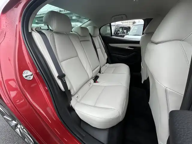 マツダ マツダ３セダン XD Lパッケージ 愛知県 2021(令3)年 3.9万km ソウルレッドクリスタルM スマートキー/プッシュスタート/純正ナビ/フルセグTV/BT/HDMI/BOSEサウンドシステム/全方位カメラ/ビルトインETC/純正18インチAW/レーダークルーズコントロール/クリアランスソナー /アイドリングストップ/ブラインドスポットモニター/ヘッドアップディスプレイ/レザーシート/メモリー付きパワーシート/前席シートヒーター /ハンドルヒーター /純正フロアマット/取説、保証書/スペアキー