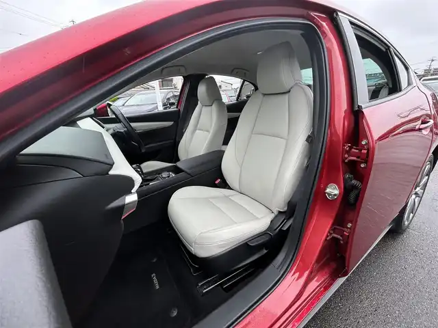 マツダ マツダ３セダン XD Lパッケージ 愛知県 2021(令3)年 3.9万km ソウルレッドクリスタルM スマートキー/プッシュスタート/純正ナビ/フルセグTV/BT/HDMI/BOSEサウンドシステム/全方位カメラ/ビルトインETC/純正18インチAW/レーダークルーズコントロール/クリアランスソナー /アイドリングストップ/ブラインドスポットモニター/ヘッドアップディスプレイ/レザーシート/メモリー付きパワーシート/前席シートヒーター /ハンドルヒーター /純正フロアマット/取説、保証書/スペアキー