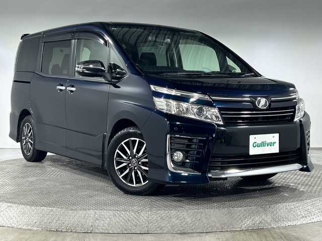 トヨタ ヴォクシー ZS 煌 神奈川県 2015(平27)年 5.6万km ブラッキッシュアゲハガラスフレーク 純正9型SDナビゲーション（NSZT-Y64T）/フルセグ/CD/DVD/AM・FM/SD/Bluetooth/バックカメラ/両側電動パワースライドドア/社外前後ドライブレコーダー/純正ビルトインETC/オートライト/ECO MODE/アイドリングストップ/革巻きステアリング/純正サイド/リアスポイラー/LEDヘッドライト/フロントフォグ/純正16インチディスプレイオーディオ