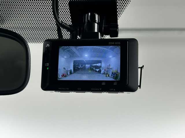 トヨタ ヴォクシー ZS 煌 神奈川県 2015(平27)年 5.6万km ブラッキッシュアゲハガラスフレーク 純正9型SDナビゲーション（NSZT-Y64T）/フルセグ/CD/DVD/AM・FM/SD/Bluetooth/バックカメラ/両側電動パワースライドドア/社外前後ドライブレコーダー/純正ビルトインETC/オートライト/ECO MODE/アイドリングストップ/革巻きステアリング/純正サイド/リアスポイラー/LEDヘッドライト/フロントフォグ/純正16インチディスプレイオーディオ