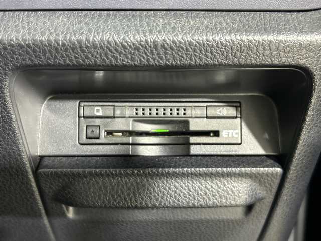 トヨタ ヴォクシー ZS 煌 神奈川県 2015(平27)年 5.6万km ブラッキッシュアゲハガラスフレーク 純正9型SDナビゲーション（NSZT-Y64T）/フルセグ/CD/DVD/AM・FM/SD/Bluetooth/バックカメラ/両側電動パワースライドドア/社外前後ドライブレコーダー/純正ビルトインETC/オートライト/ECO MODE/アイドリングストップ/革巻きステアリング/純正サイド/リアスポイラー/LEDヘッドライト/フロントフォグ/純正16インチディスプレイオーディオ