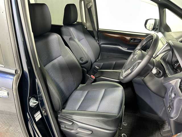 トヨタ ヴォクシー ZS 煌 神奈川県 2015(平27)年 5.6万km ブラッキッシュアゲハガラスフレーク 純正9型SDナビゲーション（NSZT-Y64T）/フルセグ/CD/DVD/AM・FM/SD/Bluetooth/バックカメラ/両側電動パワースライドドア/社外前後ドライブレコーダー/純正ビルトインETC/オートライト/ECO MODE/アイドリングストップ/革巻きステアリング/純正サイド/リアスポイラー/LEDヘッドライト/フロントフォグ/純正16インチディスプレイオーディオ