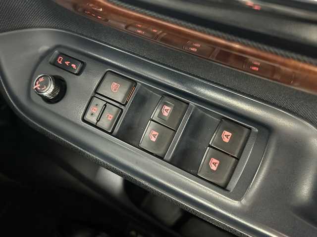 トヨタ ヴォクシー ZS 煌 神奈川県 2015(平27)年 5.6万km ブラッキッシュアゲハガラスフレーク 純正9型SDナビゲーション（NSZT-Y64T）/フルセグ/CD/DVD/AM・FM/SD/Bluetooth/バックカメラ/両側電動パワースライドドア/社外前後ドライブレコーダー/純正ビルトインETC/オートライト/ECO MODE/アイドリングストップ/革巻きステアリング/純正サイド/リアスポイラー/LEDヘッドライト/フロントフォグ/純正16インチディスプレイオーディオ