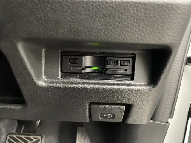 スズキ スペーシア カスタム HYBRID GS 鹿児島県 2021(令3)年 3.7万km ピュアホワイトP 純正SDナビ/(BT/CD/DVD/AM/FM/フルセグTV)/セーフティサポート/衝突軽減ブレーキ/レーンキープアシスト/後方コーナーセンサー/運転席シートヒーター/レーダークルーズコントロール/アイドリングストップ/バックカメラ/片側パワースライドドア/後席ロールサンシェード/ステアリングスイッチ/ビルトインETC/スペアキー/純正14インチアルミホイール/純正LEDヘッドライト/純正フロアマット/保証書/取扱説明書