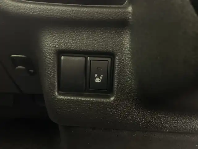 スズキ スペーシア カスタム HYBRID GS 鹿児島県 2021(令3)年 3.7万km ピュアホワイトP 純正SDナビ/(BT/CD/DVD/AM/FM/フルセグTV)/セーフティサポート/衝突軽減ブレーキ/レーンキープアシスト/後方コーナーセンサー/運転席シートヒーター/レーダークルーズコントロール/アイドリングストップ/バックカメラ/片側パワースライドドア/後席ロールサンシェード/ステアリングスイッチ/ビルトインETC/スペアキー/純正14インチアルミホイール/純正LEDヘッドライト/純正フロアマット/保証書/取扱説明書