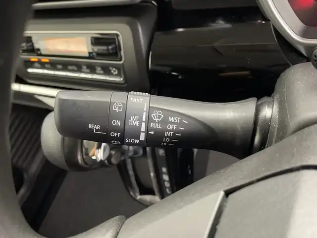 スズキ スペーシア カスタム HYBRID GS 鹿児島県 2021(令3)年 3.7万km ピュアホワイトP 純正SDナビ/(BT/CD/DVD/AM/FM/フルセグTV)/セーフティサポート/衝突軽減ブレーキ/レーンキープアシスト/後方コーナーセンサー/運転席シートヒーター/レーダークルーズコントロール/アイドリングストップ/バックカメラ/片側パワースライドドア/後席ロールサンシェード/ステアリングスイッチ/ビルトインETC/スペアキー/純正14インチアルミホイール/純正LEDヘッドライト/純正フロアマット/保証書/取扱説明書