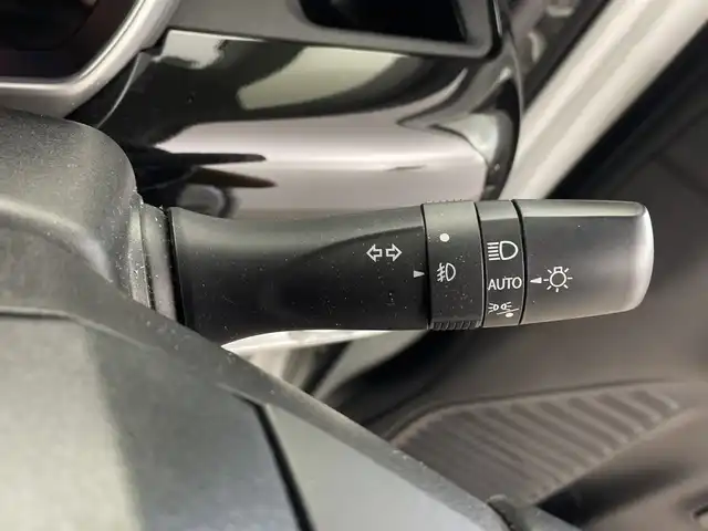 スズキ スペーシア カスタム HYBRID GS 鹿児島県 2021(令3)年 3.7万km ピュアホワイトP 純正SDナビ/(BT/CD/DVD/AM/FM/フルセグTV)/セーフティサポート/衝突軽減ブレーキ/レーンキープアシスト/後方コーナーセンサー/運転席シートヒーター/レーダークルーズコントロール/アイドリングストップ/バックカメラ/片側パワースライドドア/後席ロールサンシェード/ステアリングスイッチ/ビルトインETC/スペアキー/純正14インチアルミホイール/純正LEDヘッドライト/純正フロアマット/保証書/取扱説明書