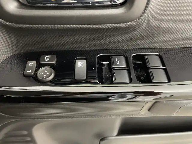 スズキ スペーシア カスタム HYBRID GS 鹿児島県 2021(令3)年 3.7万km ピュアホワイトP 純正SDナビ/(BT/CD/DVD/AM/FM/フルセグTV)/セーフティサポート/衝突軽減ブレーキ/レーンキープアシスト/後方コーナーセンサー/運転席シートヒーター/レーダークルーズコントロール/アイドリングストップ/バックカメラ/片側パワースライドドア/後席ロールサンシェード/ステアリングスイッチ/ビルトインETC/スペアキー/純正14インチアルミホイール/純正LEDヘッドライト/純正フロアマット/保証書/取扱説明書