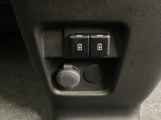 スズキ スペーシア カスタム HYBRID GS 鹿児島県 2021(令3)年 3.7万km ピュアホワイトP 純正SDナビ/(BT/CD/DVD/AM/FM/フルセグTV)/セーフティサポート/衝突軽減ブレーキ/レーンキープアシスト/後方コーナーセンサー/運転席シートヒーター/レーダークルーズコントロール/アイドリングストップ/バックカメラ/片側パワースライドドア/後席ロールサンシェード/ステアリングスイッチ/ビルトインETC/スペアキー/純正14インチアルミホイール/純正LEDヘッドライト/純正フロアマット/保証書/取扱説明書