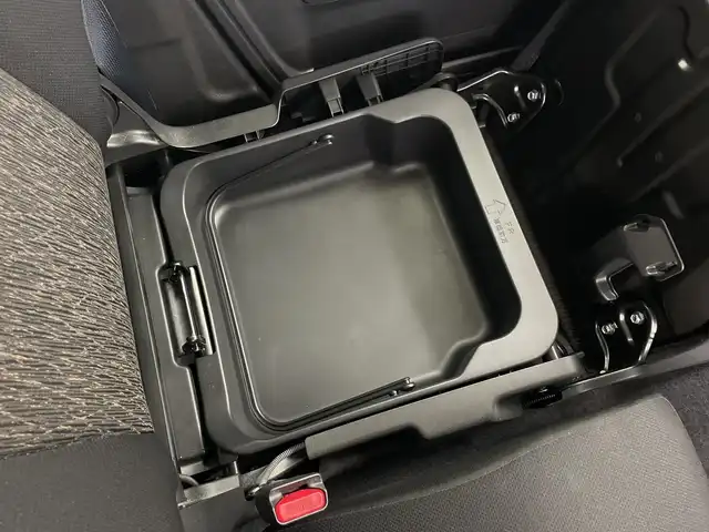 スズキ スペーシア カスタム HYBRID GS 鹿児島県 2021(令3)年 3.7万km ピュアホワイトP 純正SDナビ/(BT/CD/DVD/AM/FM/フルセグTV)/セーフティサポート/衝突軽減ブレーキ/レーンキープアシスト/後方コーナーセンサー/運転席シートヒーター/レーダークルーズコントロール/アイドリングストップ/バックカメラ/片側パワースライドドア/後席ロールサンシェード/ステアリングスイッチ/ビルトインETC/スペアキー/純正14インチアルミホイール/純正LEDヘッドライト/純正フロアマット/保証書/取扱説明書