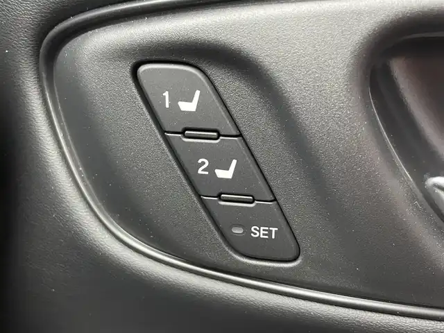 ホンダ ＺＲ－Ｖ ハイブリッド e:HEV Z 愛知県 2023(令5)年 1.5万km プラチナホワイトパール 純正９型ナビ　全方位カメラ　ＢＯＳＥ　禁煙　茶革　シートヒーター　ワイヤレス充電　ＥＴＣ２．０　電動パーキング　メモリシート　ホンダセンシング　衝突軽減装置　追従クルコン　ハンドル支援　電動リアゲート