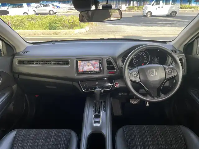 ホンダ ヴェゼル S 兵庫県 2014(平26)年 11.6万km クリスタルブラックパール 取扱説明書/保証書/純正ナビ（FM/AM//DVD/CD/USB/伊Pod/Music Rack/SD/Bluetooth/フルセグ）/ワンオーナー/パドルシフト/スマートキー/ETC/ドライブレコーダー前方/バックカメラ/ハーフレザーシート/シートヒーター/純正フロアマット/純正アルミホイール/電動パーキング/ブレーキホールド/衝突軽減ブレーキ/クルーズコントロール/ステアリングリモコン/アイドリングストップ/ルーフレール