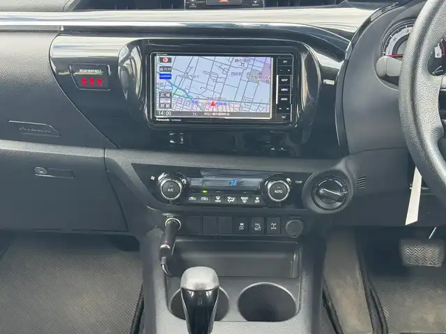 トヨタ ハイラックス Z ブラックラリーエディション 滋賀県 2019(平31)年 4.6万km スーパーホワイトⅡ ワンオーナー/ストラーダフルセグナビ/　フルセグ Bluetooth CD DVD AM FM /バックカメラ/ドライブレコーダー/純正LEDヘッドランプ/純正LEDフォグランプ/スペアタイヤ/サイドステップ/プリクラッシュセーフティ/クルーズコントロール/レーンディパーチャーアラート/ETC/純正18インチアルミ/ダンロップ GRANDTREK ホワイトレタータイヤ/フロアマット/RUGGED COVER/スマートキー×2/プッシュスタート/