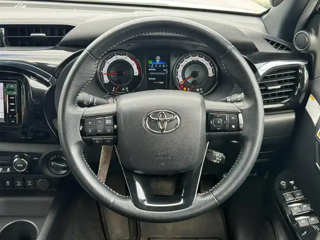 トヨタ ハイラックス Z ブラックラリーエディション 滋賀県 2019(平31)年 4.6万km スーパーホワイトⅡ ワンオーナー/ストラーダフルセグナビ/　フルセグ Bluetooth CD DVD AM FM /バックカメラ/ドライブレコーダー/純正LEDヘッドランプ/純正LEDフォグランプ/スペアタイヤ/サイドステップ/プリクラッシュセーフティ/クルーズコントロール/レーンディパーチャーアラート/ETC/純正18インチアルミ/ダンロップ GRANDTREK ホワイトレタータイヤ/フロアマット/RUGGED COVER/スマートキー×2/プッシュスタート/