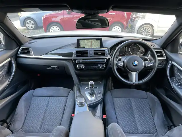 ＢＭＷ ３２０ｉ xDrive Mスポーツ 東京都 2018(平30)年 1.5万km アルピンホワイトⅢ ワンオーナー/ターボ/純正HDDナビ/ (Bluetooth/USB/DVD)/バックカメラ/ミラー一体型ETC/前席パワーシート/前席シートヒーター/インテリジェントセーフティ/アクティブ・クルーズ・コントロール/レーンアシスト/レーン・ディパーチャー・ウォーニング/レーン・チェンジ・ウォーニング/横滑り防止装置/スマートキー/純正18インチアルミホイール/パドルシフト/オートライト/純正LEDヘッドライト/カーテンエアバック/スペアキー1本/保証書/取扱説明書