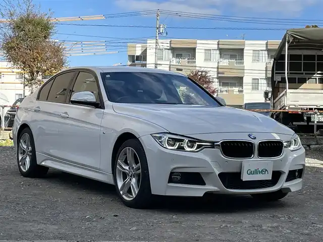 ＢＭＷ ３２０ｉ xDrive Mスポーツ 東京都 2018(平30)年 1.5万km アルピンホワイトⅢ ワンオーナー/ターボ/純正HDDナビ/ (Bluetooth/USB/DVD)/バックカメラ/ミラー一体型ETC/前席パワーシート/前席シートヒーター/インテリジェントセーフティ/アクティブ・クルーズ・コントロール/レーンアシスト/レーン・ディパーチャー・ウォーニング/レーン・チェンジ・ウォーニング/横滑り防止装置/スマートキー/純正18インチアルミホイール/パドルシフト/オートライト/純正LEDヘッドライト/カーテンエアバック/スペアキー1本/保証書/取扱説明書
