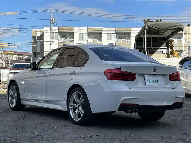ＢＭＷ ３２０ｉ xDrive Mスポーツ 東京都 2018(平30)年 1.5万km アルピンホワイトⅢ ワンオーナー/ターボ/純正HDDナビ/ (Bluetooth/USB/DVD)/バックカメラ/ミラー一体型ETC/前席パワーシート/前席シートヒーター/インテリジェントセーフティ/アクティブ・クルーズ・コントロール/レーンアシスト/レーン・ディパーチャー・ウォーニング/レーン・チェンジ・ウォーニング/横滑り防止装置/スマートキー/純正18インチアルミホイール/パドルシフト/オートライト/純正LEDヘッドライト/カーテンエアバック/スペアキー1本/保証書/取扱説明書