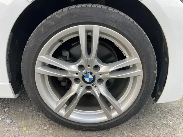 ＢＭＷ ３２０ｉ xDrive Mスポーツ 東京都 2018(平30)年 1.5万km アルピンホワイトⅢ ワンオーナー/ターボ/純正HDDナビ/ (Bluetooth/USB/DVD)/バックカメラ/ミラー一体型ETC/前席パワーシート/前席シートヒーター/インテリジェントセーフティ/アクティブ・クルーズ・コントロール/レーンアシスト/レーン・ディパーチャー・ウォーニング/レーン・チェンジ・ウォーニング/横滑り防止装置/スマートキー/純正18インチアルミホイール/パドルシフト/オートライト/純正LEDヘッドライト/カーテンエアバック/スペアキー1本/保証書/取扱説明書