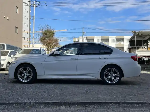 ＢＭＷ ３２０ｉ xDrive Mスポーツ 東京都 2018(平30)年 1.5万km アルピンホワイトⅢ ワンオーナー/ターボ/純正HDDナビ/ (Bluetooth/USB/DVD)/バックカメラ/ミラー一体型ETC/前席パワーシート/前席シートヒーター/インテリジェントセーフティ/アクティブ・クルーズ・コントロール/レーンアシスト/レーン・ディパーチャー・ウォーニング/レーン・チェンジ・ウォーニング/横滑り防止装置/スマートキー/純正18インチアルミホイール/パドルシフト/オートライト/純正LEDヘッドライト/カーテンエアバック/スペアキー1本/保証書/取扱説明書