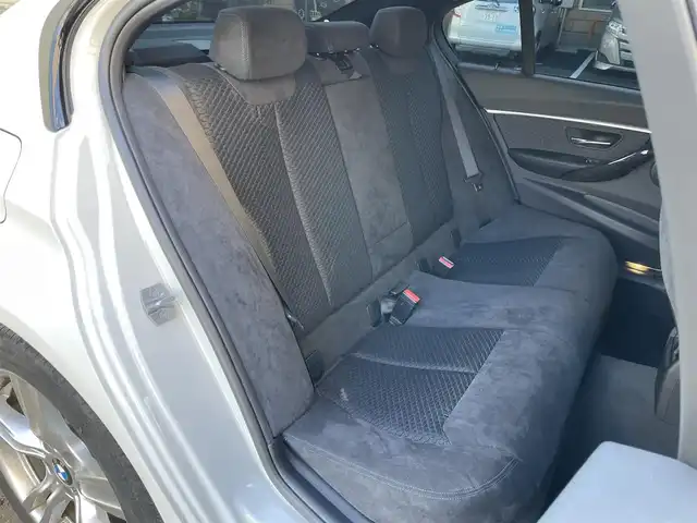 ＢＭＷ ３２０ｉ xDrive Mスポーツ 東京都 2018(平30)年 1.5万km アルピンホワイトⅢ ワンオーナー/ターボ/純正HDDナビ/ (Bluetooth/USB/DVD)/バックカメラ/ミラー一体型ETC/前席パワーシート/前席シートヒーター/インテリジェントセーフティ/アクティブ・クルーズ・コントロール/レーンアシスト/レーン・ディパーチャー・ウォーニング/レーン・チェンジ・ウォーニング/横滑り防止装置/スマートキー/純正18インチアルミホイール/パドルシフト/オートライト/純正LEDヘッドライト/カーテンエアバック/スペアキー1本/保証書/取扱説明書