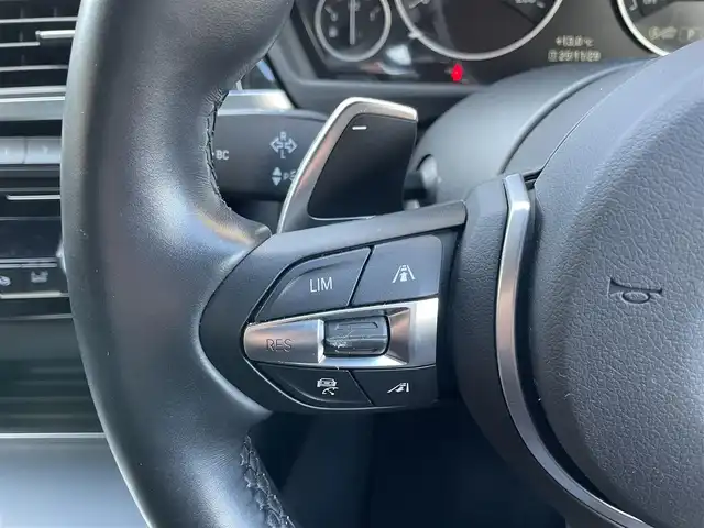 ＢＭＷ ３２０ｉ xDrive Mスポーツ 東京都 2018(平30)年 1.5万km アルピンホワイトⅢ ワンオーナー/ターボ/純正HDDナビ/ (Bluetooth/USB/DVD)/バックカメラ/ミラー一体型ETC/前席パワーシート/前席シートヒーター/インテリジェントセーフティ/アクティブ・クルーズ・コントロール/レーンアシスト/レーン・ディパーチャー・ウォーニング/レーン・チェンジ・ウォーニング/横滑り防止装置/スマートキー/純正18インチアルミホイール/パドルシフト/オートライト/純正LEDヘッドライト/カーテンエアバック/スペアキー1本/保証書/取扱説明書